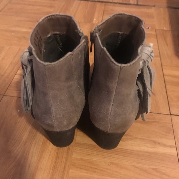 Ankle boots with a heel - Picture 2 of 4